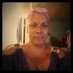 Meet your Posher, Crystal